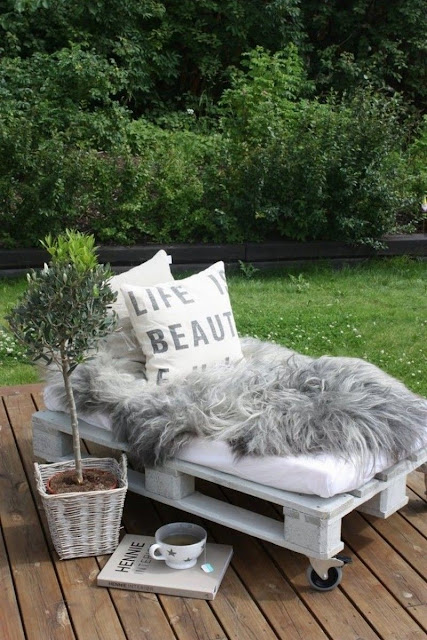 Oh-no! BOHO #3 / Never too late for 5 more décor cliches - pallet lounger www.bohohome.com @bohosusan