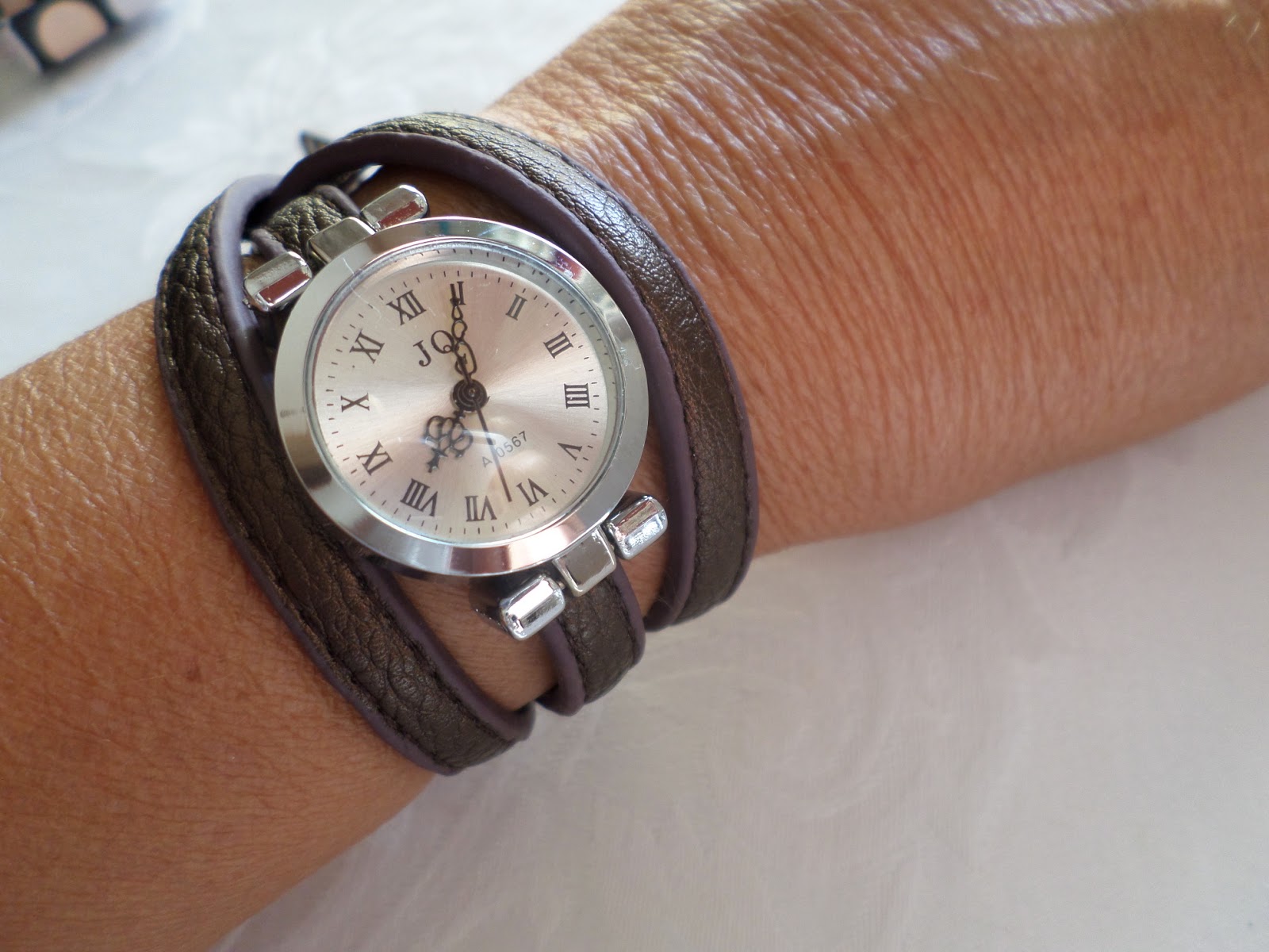 Montre Vintage Yaqin HF 301 - Occasion, Quartz, Cadran Nacre, Bracelet Ivoire