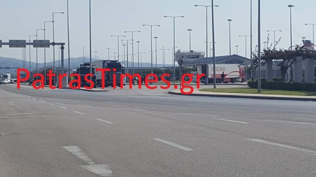 Χαμός στην Πάτρα: οι “λεγόμενοι” μετανάστες έσπασαν τον φράχτη και εισέβαλαν μαζικά στο λιμάνι Χαμός στην Πάτρα: οι “λεγόμενοι” μετανάστες έσπασαν τον φράχτη και εισέβαλαν μαζικά στο λιμάνι