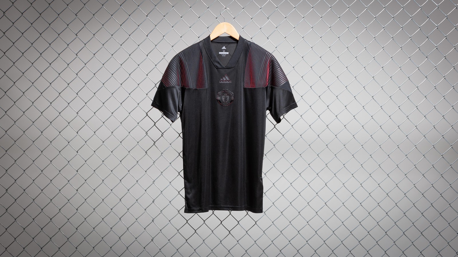 Amazing Blackout Manchester United 18-19 Tango Jersey Released - Footy ...