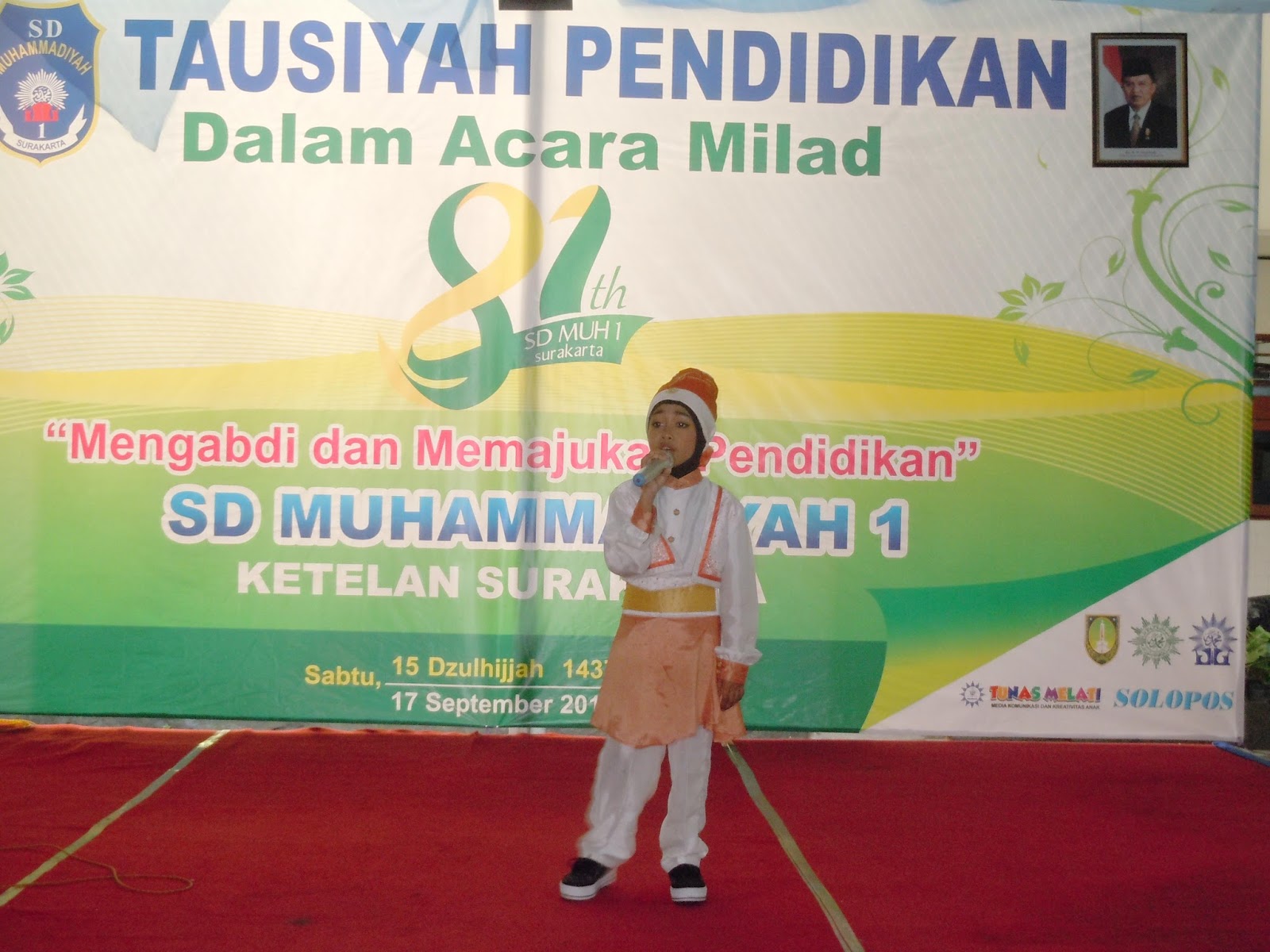Siswi SD Muhammadiyah 1 membawakan lagu untuk mengisi acara