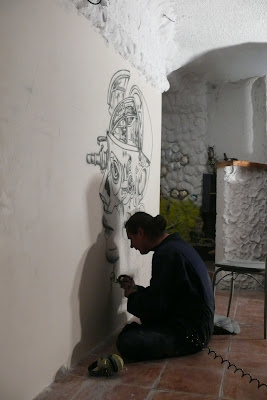 Biomechanika mural Najlepszy klub w Płocku Arctica, Malowanie grafiti na ścianie, biomechanika
