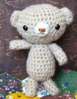http://teddybearswednesday.blogspot.ca/2010/01/free-amigurumi-bear-pattern.html