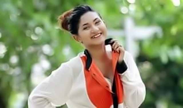 ১ টাকার প্রতিযোগিতার পুরস্কার দিলেন স্পর্শিয়া Sporcia gave away a prize of 1 rupee