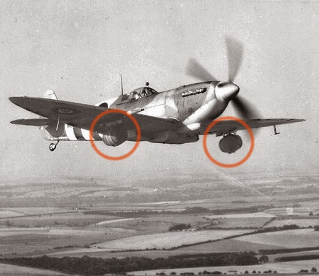 24 Rare Historical Photos That Will Leave You Speechless - A brewery delivers kegs on a spitfire to troops fighting in Normandy.