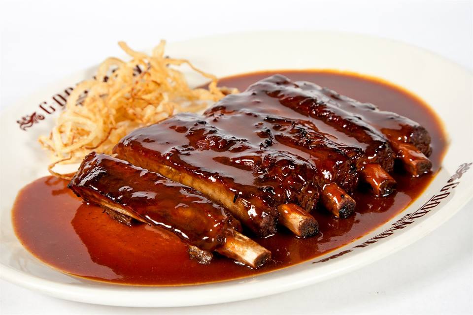 свиные рёбрышки с картошкой фри. ребрышки в карамельном соусе. куриные ребра. соус барбекю домашний. ребрышки в меду.