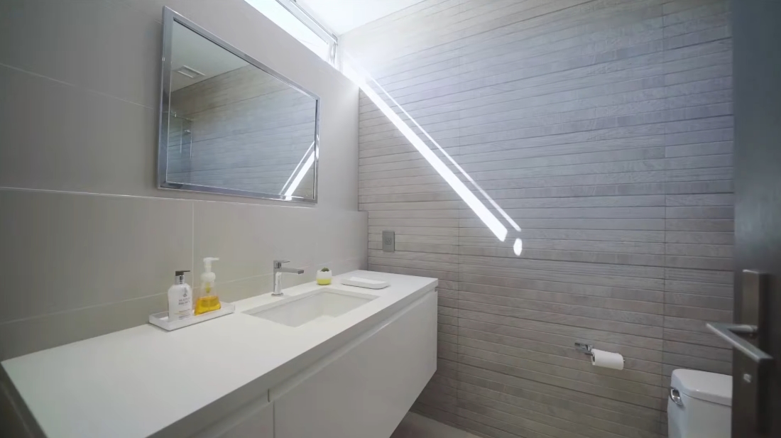 Tour 248 Bernard Ave, Venice, CA vs. 33 Interior Design Photos
