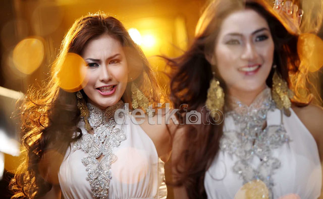 Foto Hot Yuli dan Ririn Duo Bidadari Dangdut - Model Artis Terseksi