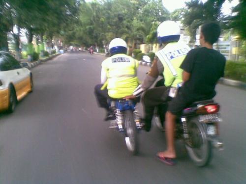  Foto foto lucu pengendara motor di Indonesia Loverlem blog