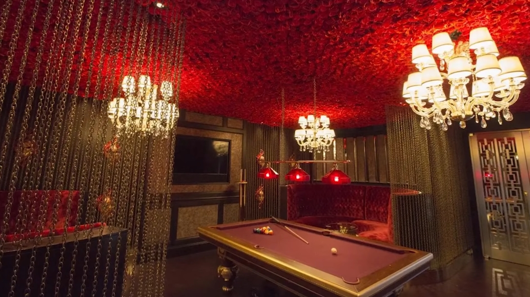 32 Interior Design Photos vs. UK's Most Expensive Home Tour