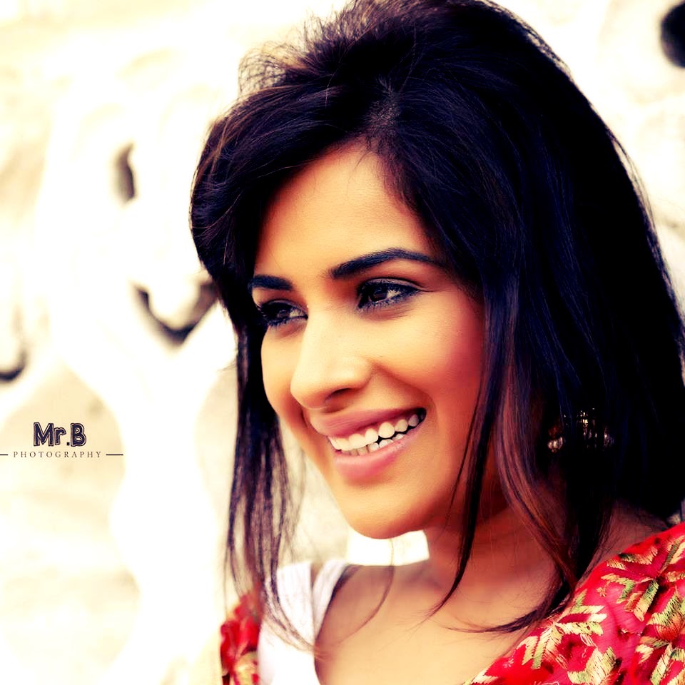 Amazing Look World : Sara Gurpal New Wallpapers