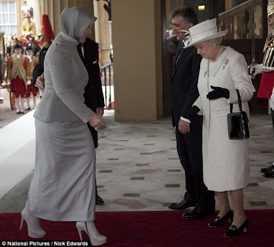 Turkish President's wife turns up at the Queens Palace in a pair of killer heels 1