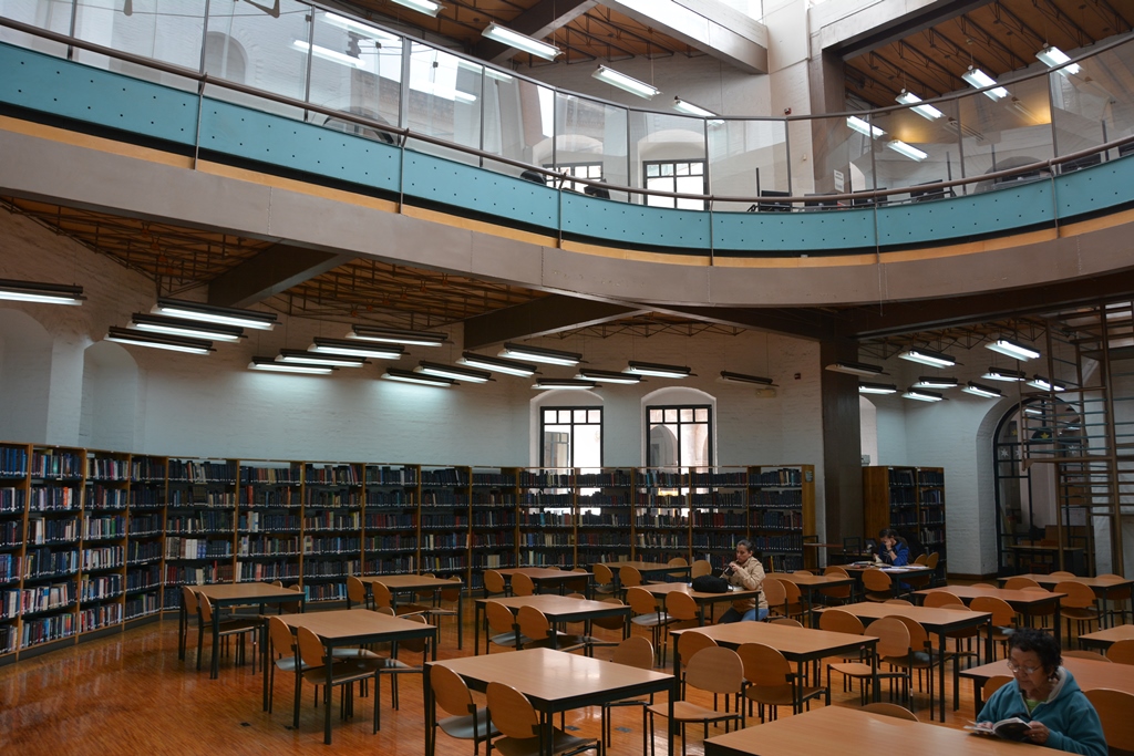 Travels - Ballroom Dancing - Amusement Parks: National Library in Quito ...