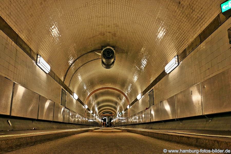 Alter Elbtunnel - Röhre Blick durch die Röhre im Alten Elbtunnel Hamburg