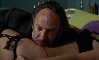 Paul Muller Paul Muller dans SIE TOTETE IN EKSTASE aka CRIMES DANS L'EXTASE film érotique horreur de Jess Franco