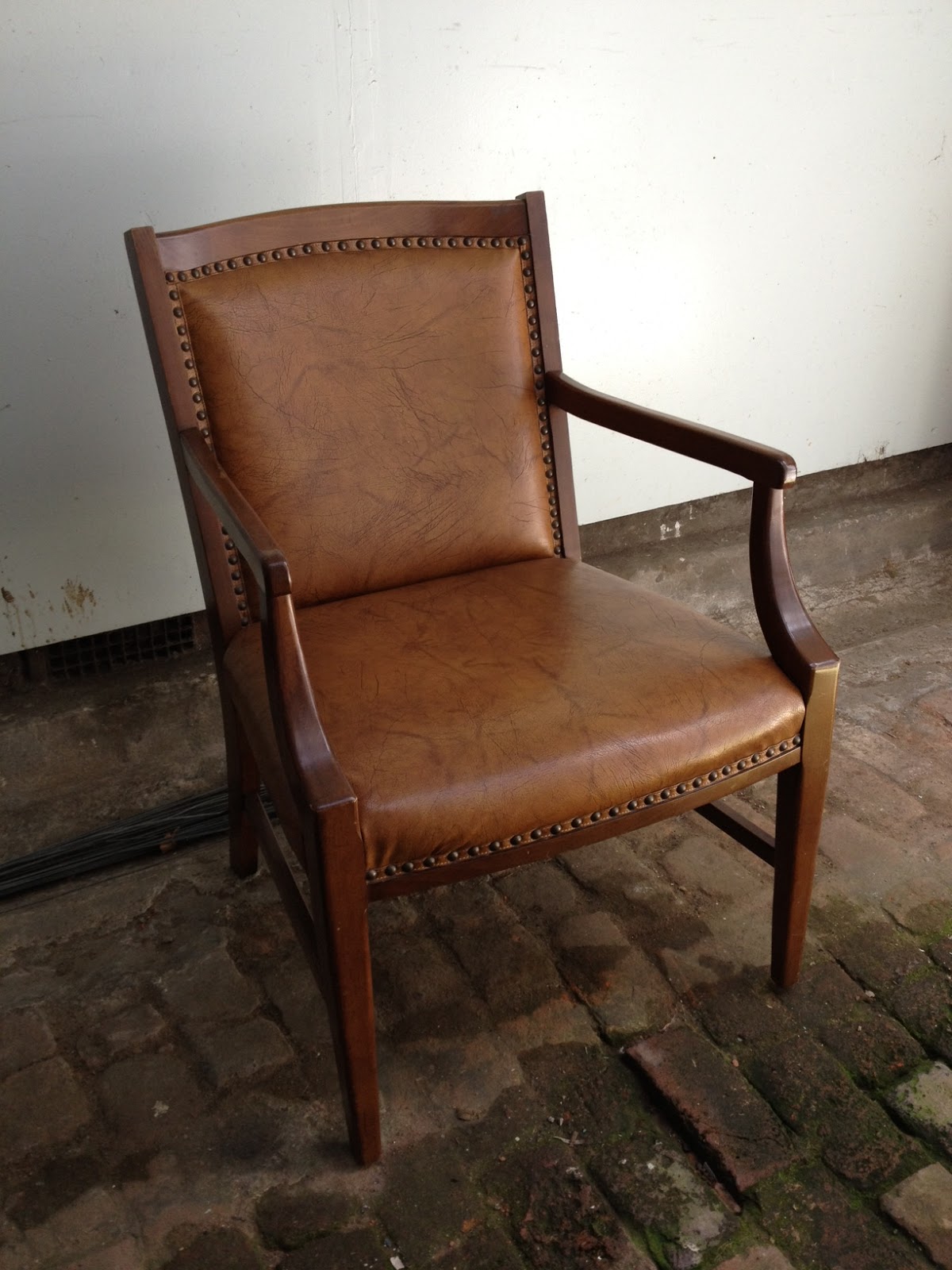 Tag Sale Vintage Leather Chair 100