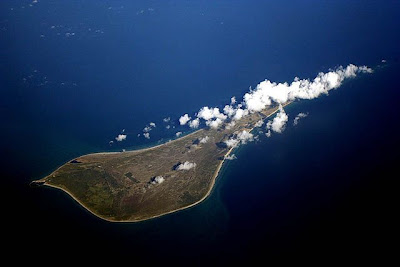 7 Pulau Dengan Bentuk Paling Aneh Di Dunia [ www.BlogApaAja.com ]