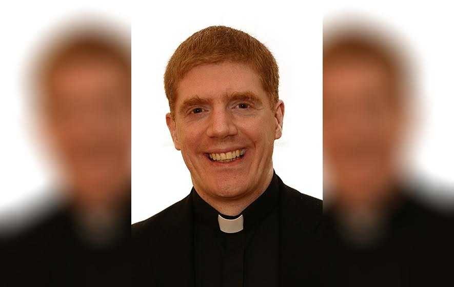 Bless me father. Ирландский католический священник. О. Бернгард шольтц. Католический священник.