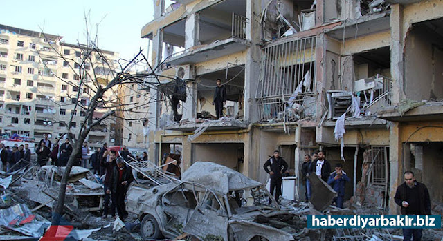 10 people detained linked Diyarbakır attack DIYARBAKIR-10 suspects were detained in linked to the attack carried out by explosive-laden minibus in Diyarbakır which 2 police officers, totally 11 people lost their lives.