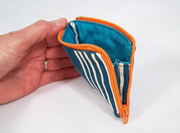How About Orange: DIY zippered pouch with gusset