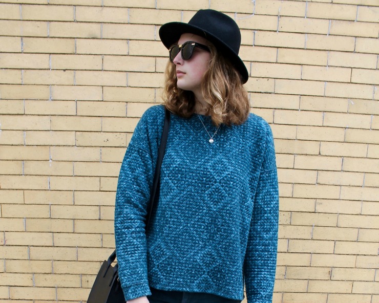 Ton sur ton dressing in peacock blue, fashion