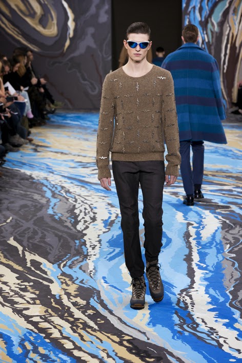Nob: Louis Vuitton Fall/Winter 2014-15 Menswear Fashion Show in Paris - Damier Cobalt