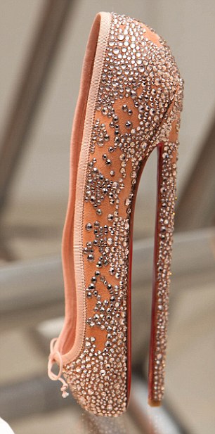 foot talk: The Shoes for Show – The Sculptural art of High ... foot talk: The Shoes for Show – The Sculptural art of High ...