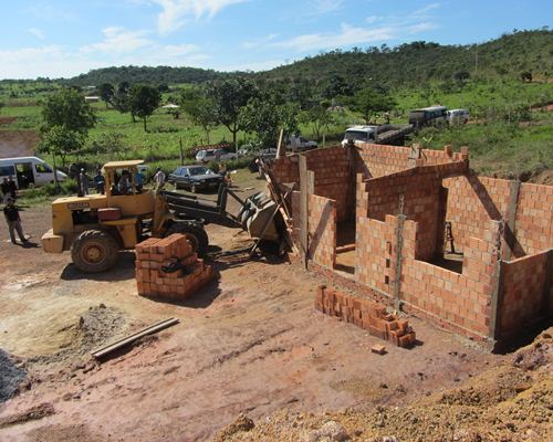 Operação remove construção irregular em São Sebastião e Ceilândia