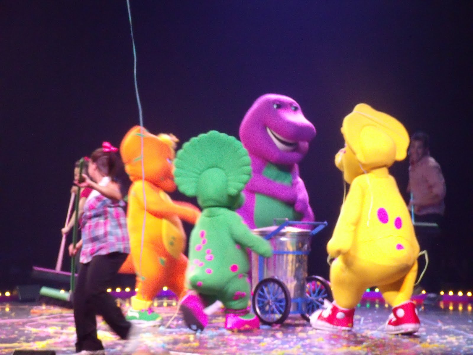 One Savvy Mom ™ | NYC Area Mom Blog: Barney Live In Concert: Barney's ...