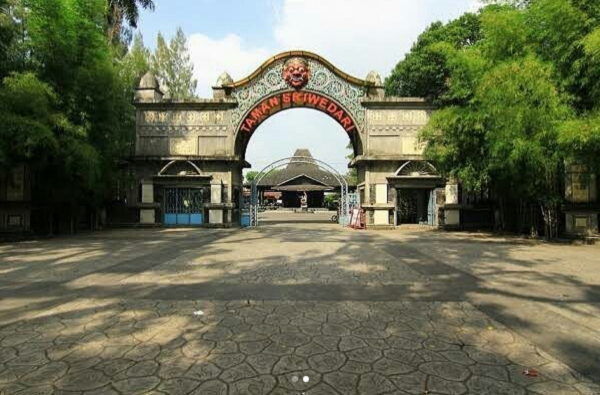 tempat wisata solo taman sriwedari tempat wisata solo taman sriwedari