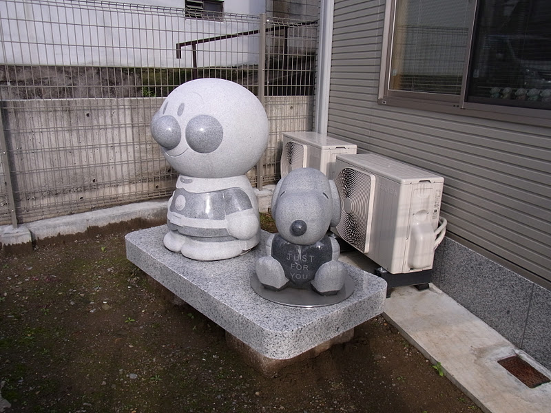 Casual Japanese Bystander Anpanman & Snoopy Grave Marker