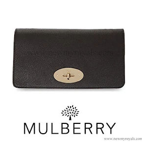 Kate Middleton carries Mulberry Bayswater Clutch