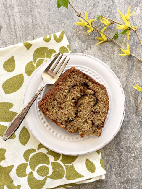 Cardamom coffee cake, A richly flavoured sour cream coffee cake made with stoneground flour.