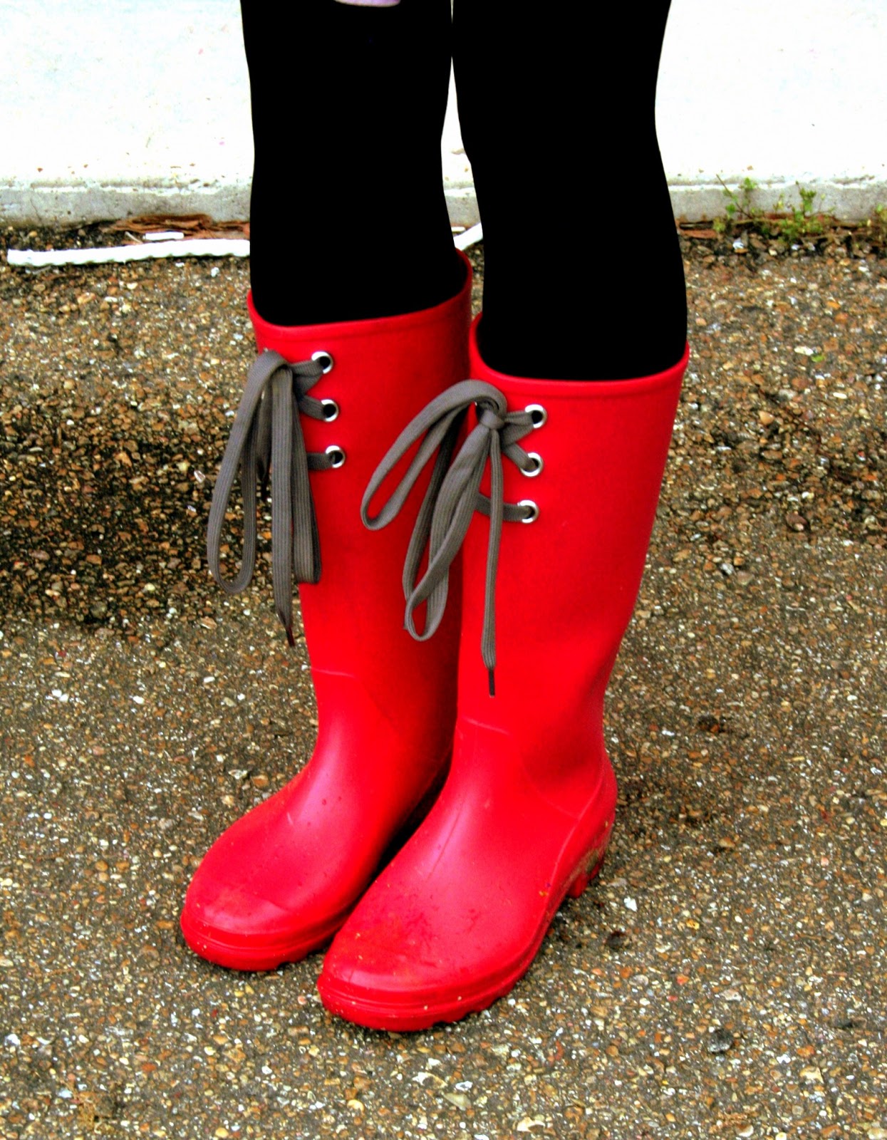 EMPHASIS Red Rain Boots