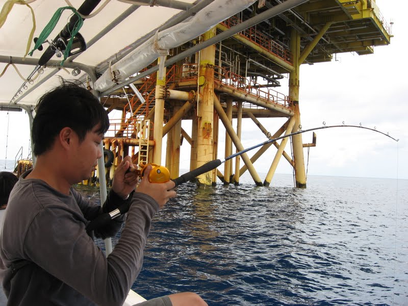 KINGFISH ANGLER FISHING AT OIL RIG