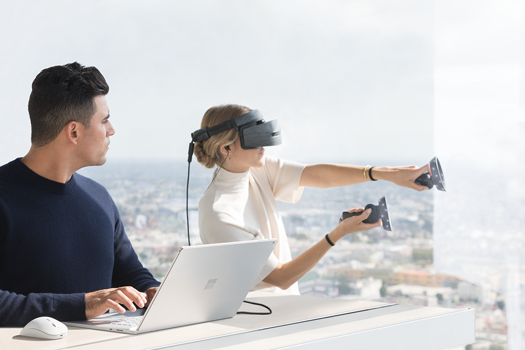 Windows 10 Fall Creators Update and mixed reality headsets available