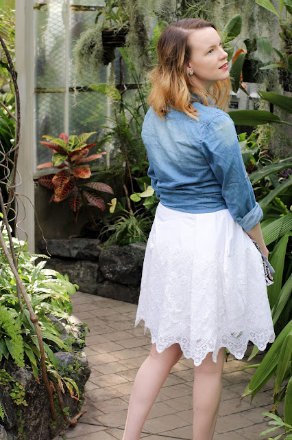 Simplicity pattern 1099 A DIY white lace skirt from thrifted curtains refashion