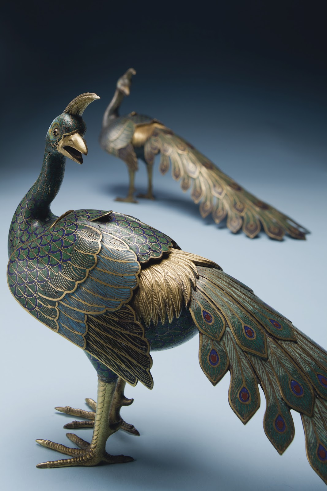 Благородная птица. Птица Павлин скульптура. Павлин в античном искусстве. Павлины разновидности.