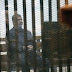 محكمة مصرية تقضي بالسجن المؤبد لمرسي وبديع والإعدام للشاطر