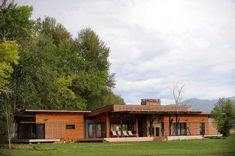 Contemporary prefab home, Montana