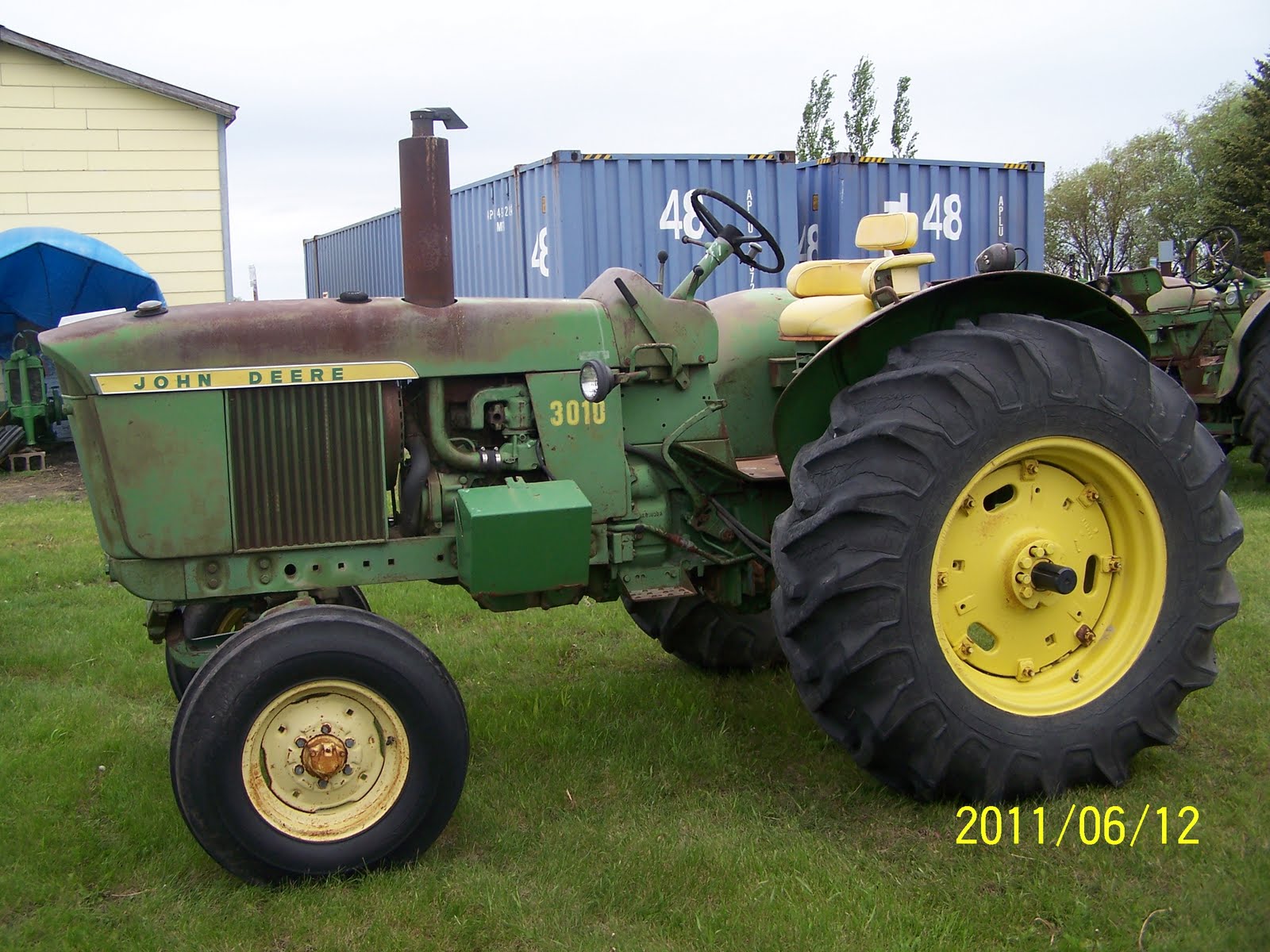 DIFFERENT COLOURED JUNK: John Deere 3010 standard gas