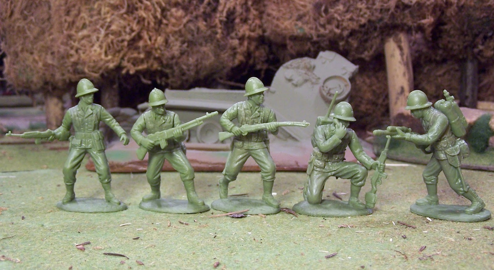 MARX reissued toy soldiers WWII French soldiers 18 figures in all 6 poses 
