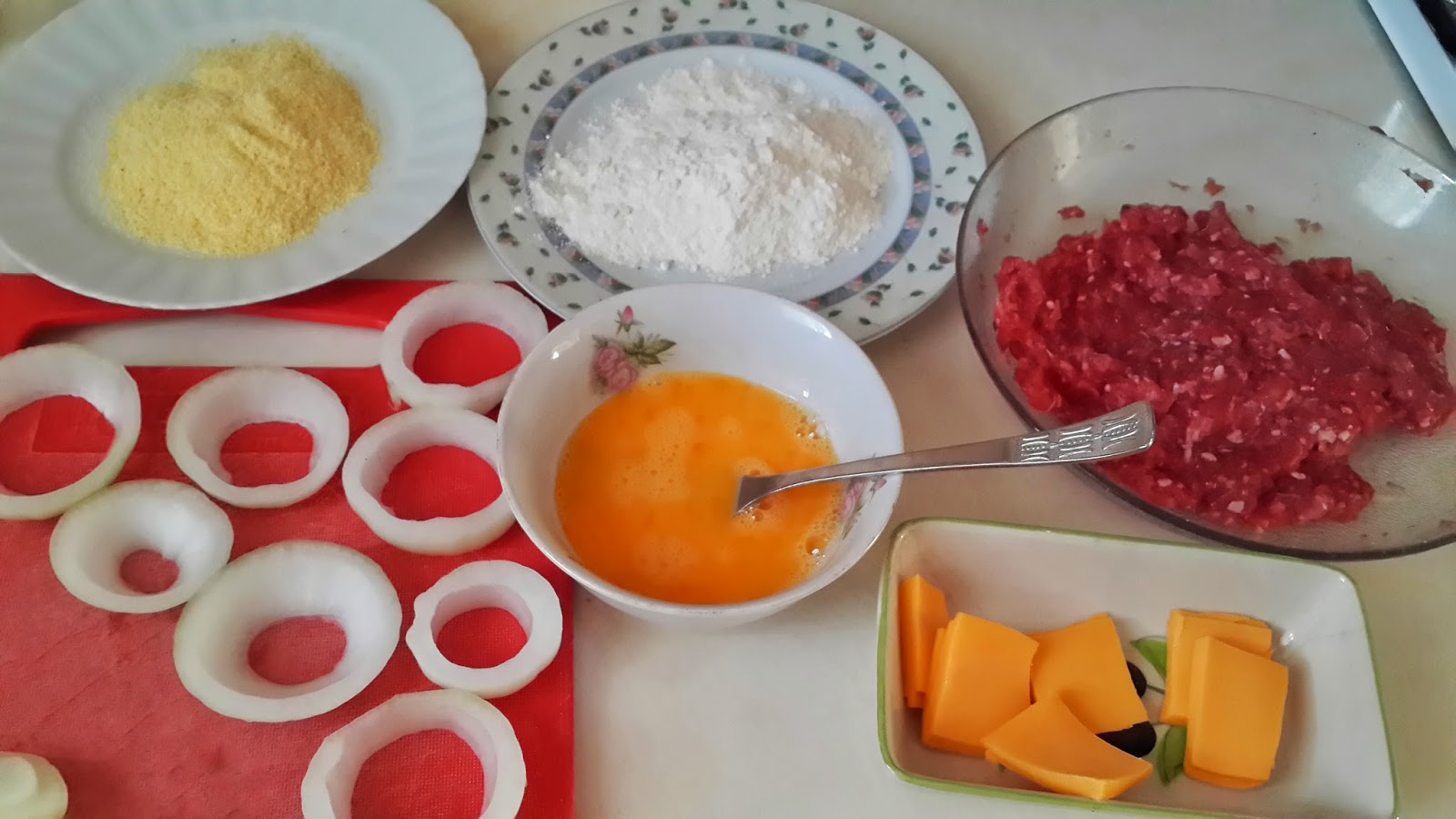 Soğan Halkasında Köfte Tarifi Soğan Halkasında Köfte Tarifi