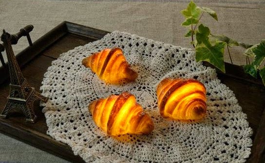 فنانة يابانية تصنع خبز طازج حقيقي مضيء