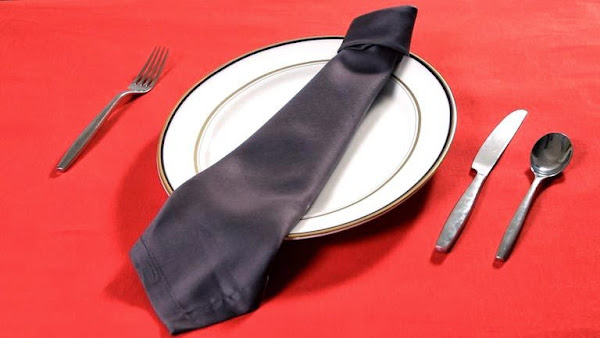 servilleta con forma de corbata