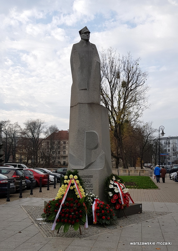 Warszawa Warsaw pomnik rzeźba AK granit