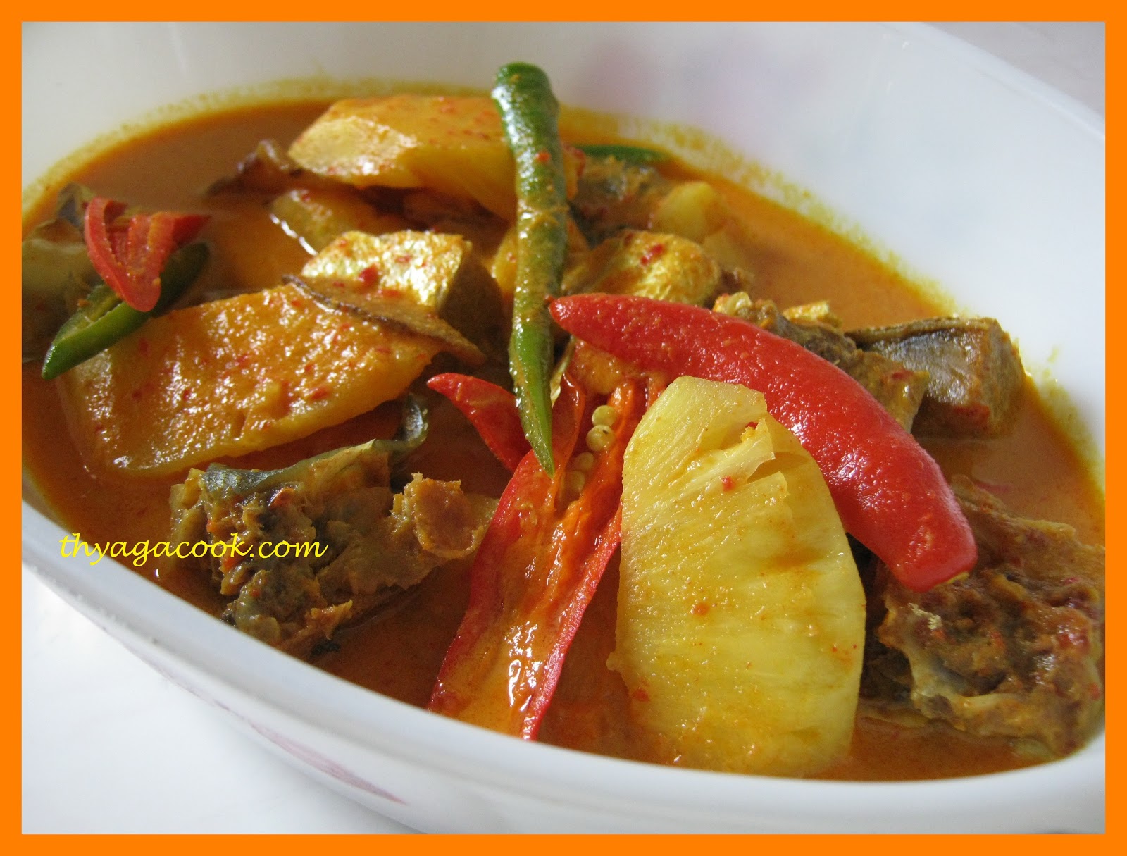 KARI LEAFS Malaysian flavour's MALAYSIAN DRY FISH CURRY WITH PINEAPPLE