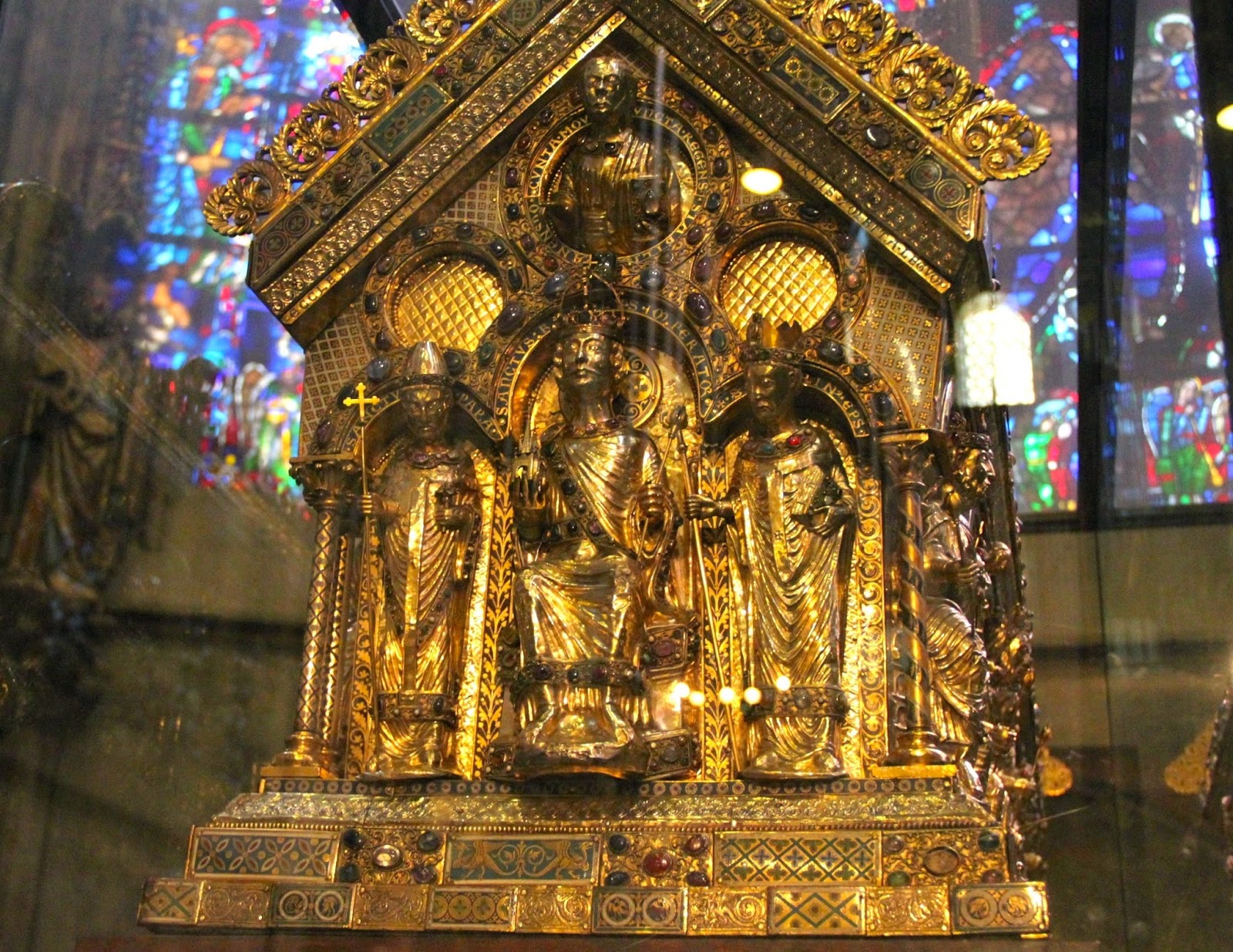 Η λειψανοθήκη της Παναγίας του Άαχεν http://leipsanothiki.blogspot.be/