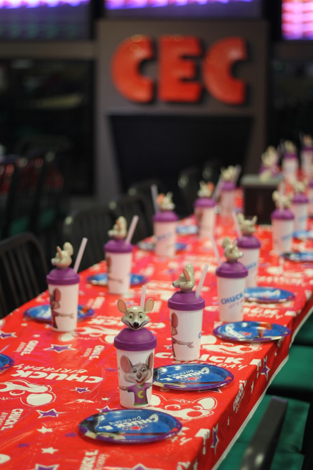 Toddler Approved! 6 Reasons to Love Chuck E. Cheese's Birthday Parties!