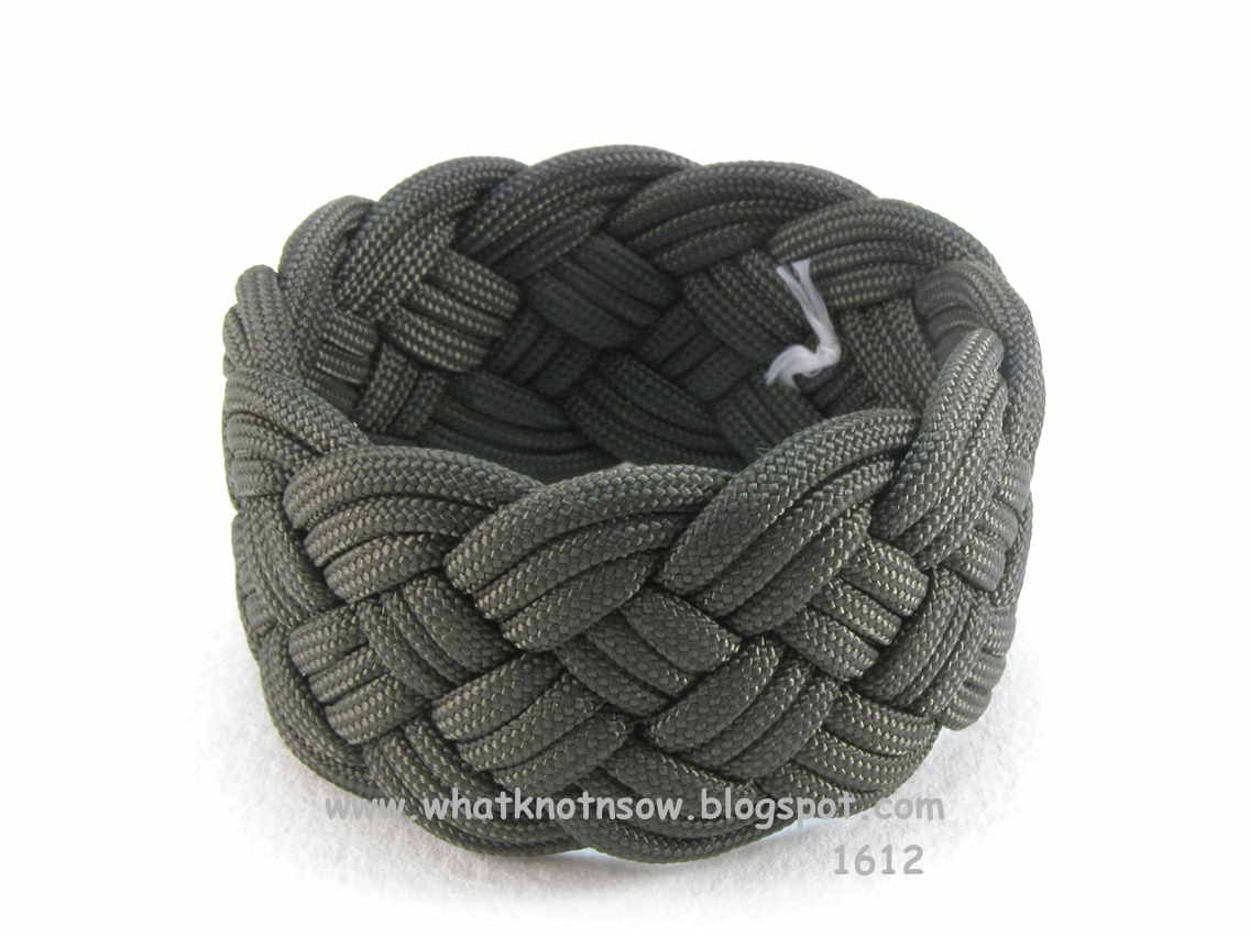 Loopy Loop Paracord Bracelet / Painful Accessories